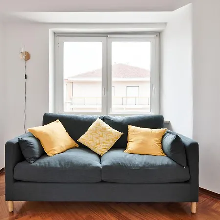 Guesthost - Urban House Carducci - Attic 아파트