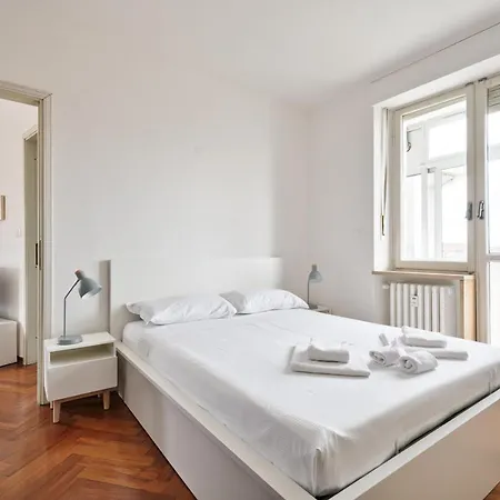 Guesthost -carducci Attics شقة *