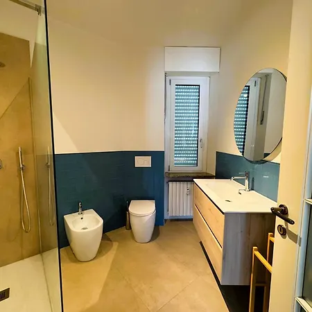 Guesthost - Urban House Carducci - Attic Apartamento