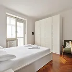 Guesthost -Carducci Attics *